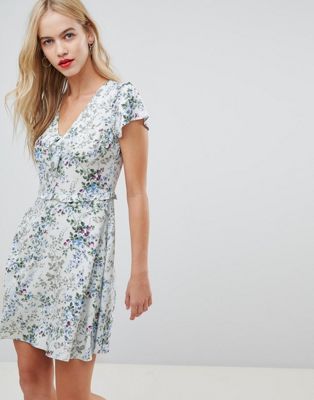 Oasis tea dress with tie detail in floral print