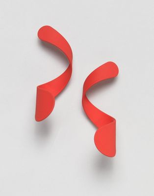 DESIGN earrings in abstract twist design in color