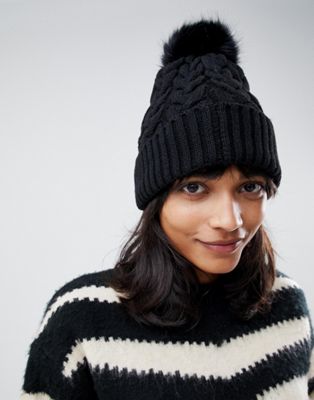 DESIGN cable faux fur pom beanie In recycled polyester