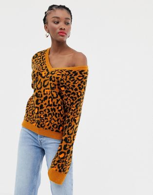 DESIGN sweater with v neck in animal