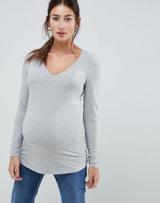 DESIGN Maternity ultimate top with long sleeve and v-neck in gray